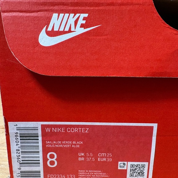 Nike Cortez in Sail/Aloe Verde Black - Picture 9 of 9